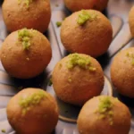 Besan Ladoo Recipe: स्वादिष्ट बेसन लड्डू बनाने की आसान विधि